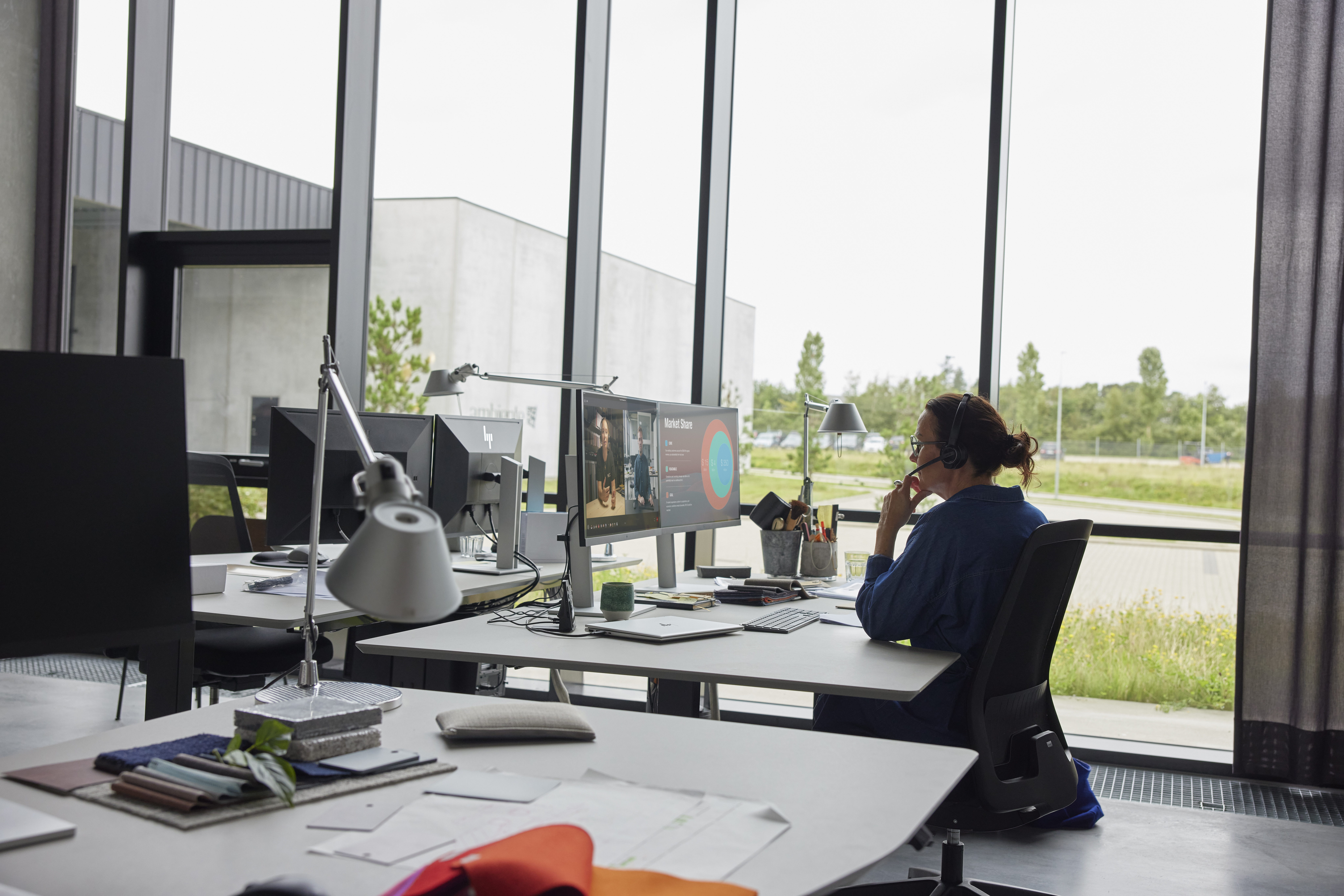 Poly Savi 8410 Office - Savi 8400 series - auscultadores - no ouvido - DECT / Bluetooth - sem fios - preto - Certificado para Microsoft Teams - Replaces Poly SKU 2-221102-205