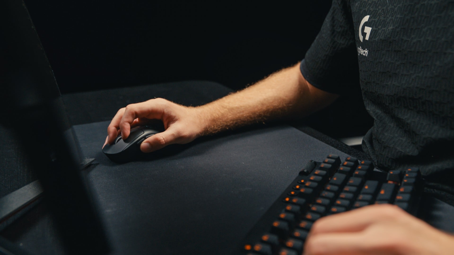 Logitech G PRO X SUPERLIGHT 2 DEX - Rato - ergonómico - gaming - para direita - óptico - 5 botões - sem fios, com cabo - 2.4 GHz, USB - preto